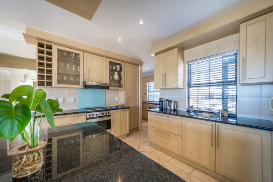 To Let 2 Bedroom Property for Rent in Big Bay Western Cape